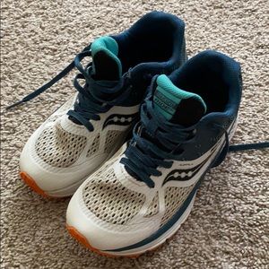 Saucony ride10 shoe! Boys size 2!